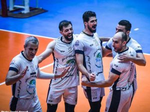 سعادة فريق الكرة الطائرة من حرفيي أوميد